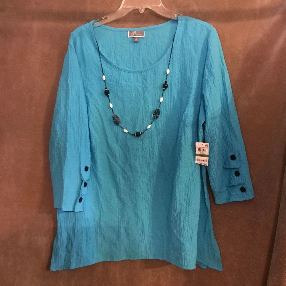 Woman's Shirt with attachable necklace